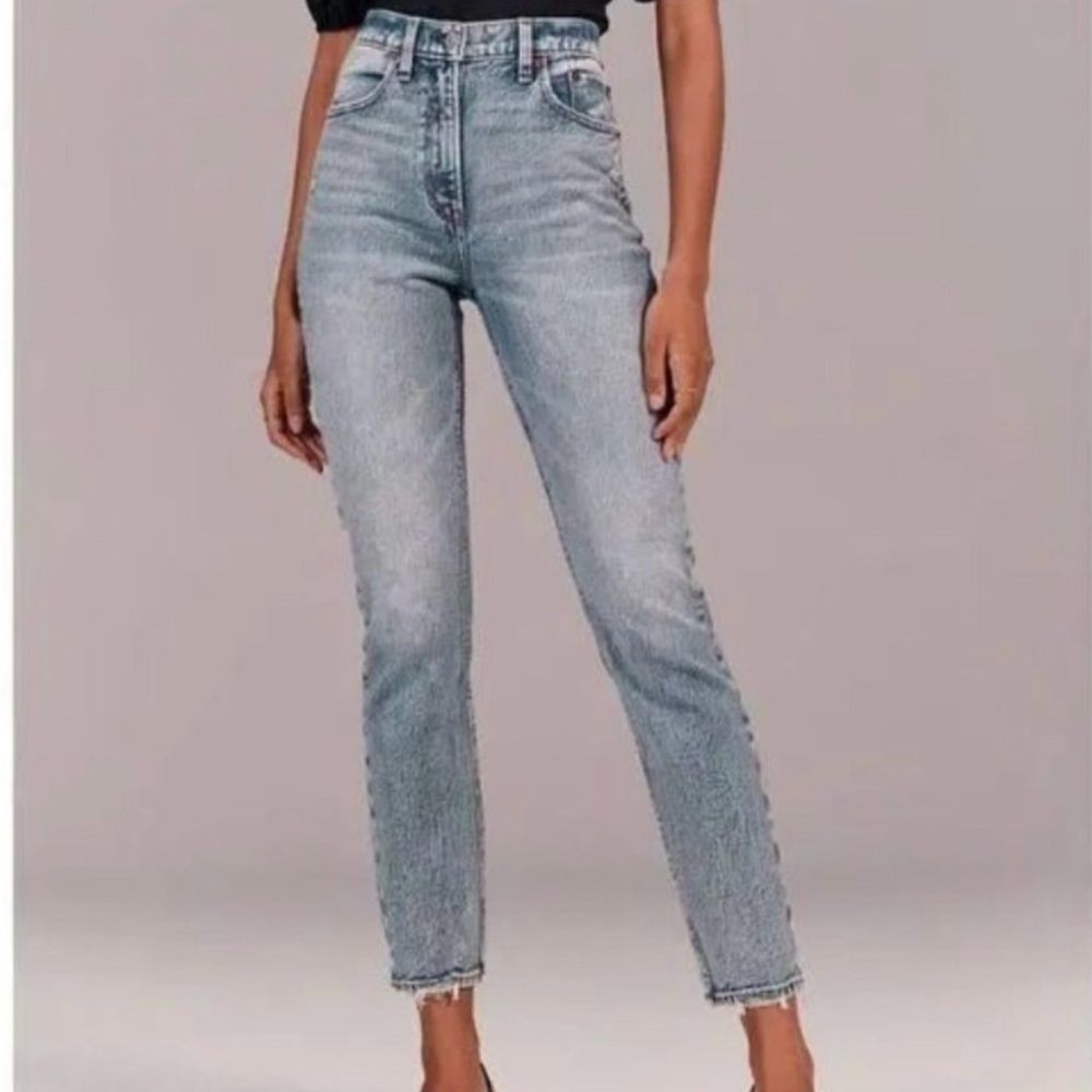 Abercrombie & Fitch The Mom High Rise Jeans size 31, 12R